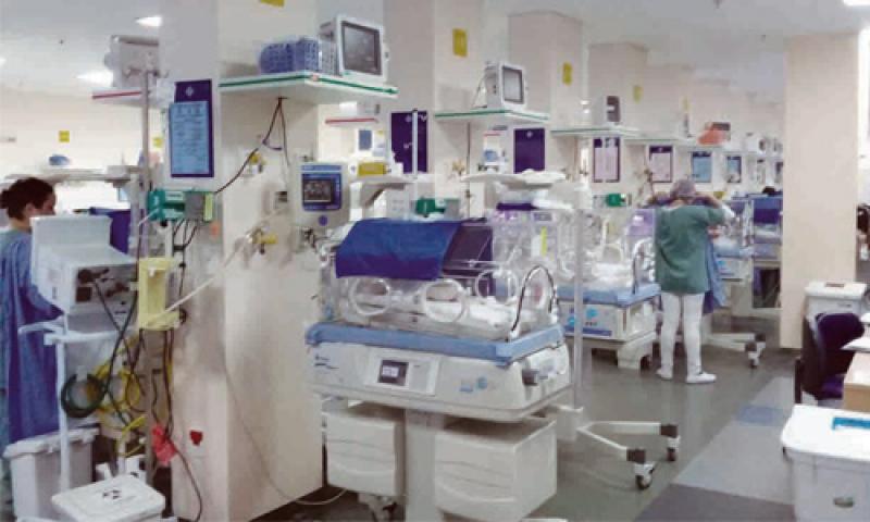 Bebês prematuros precisam de atendimento especial ofertado em UTIs Neonatais