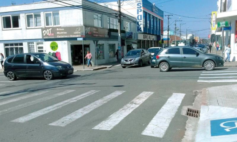 Semáforo e melhorias no trânsito são reivindicados pela população