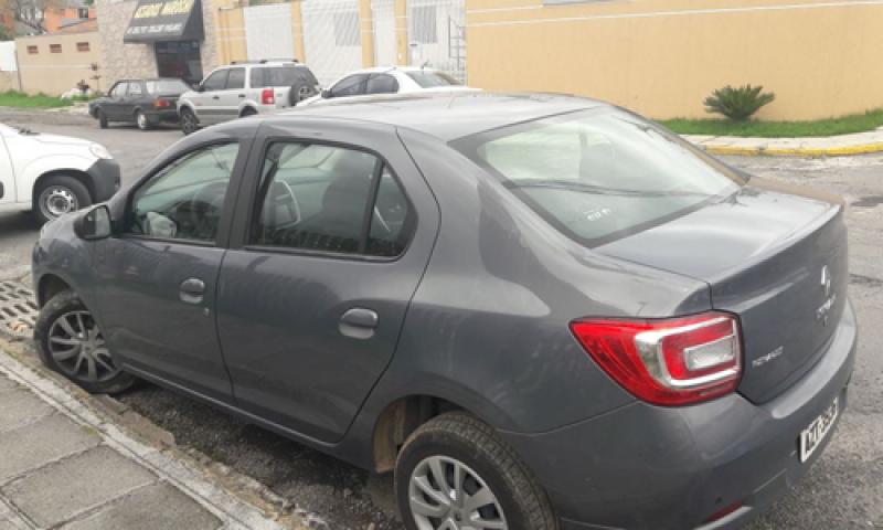 Logan roubado em Curitiba recuperado pela PM no Ferraria