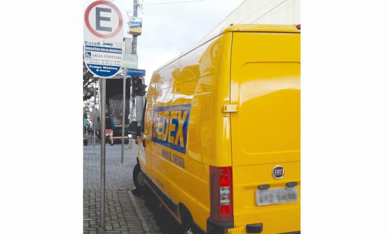 Mau exemplo do Sedex em vaga especial por um minutinho
