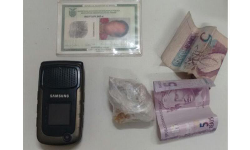 Idosa presa com droga pela Polícia Militar