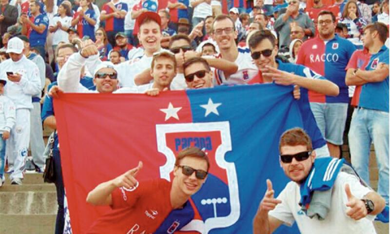 Paranistas declaram seu amor ao Paraná Clube e comemoram acesso à série A