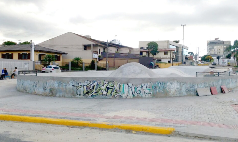 Usuários questionam, mas obra na Praça de Skate segue o contrato