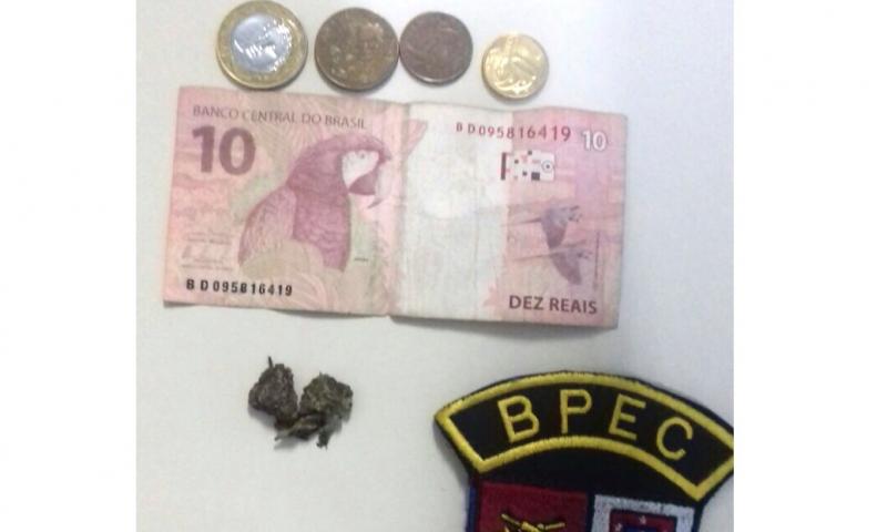 BPEC prende aluno com droga dentro de Colégio