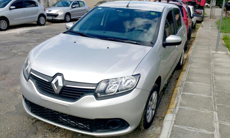 Sandero furtado em Curitiba encontrado na Ferraria