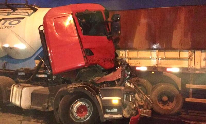 Caminhoneiro perde a vida em colisão no km 117