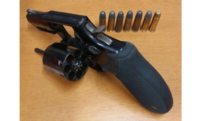 PM apreende arma em desentendimento de casal