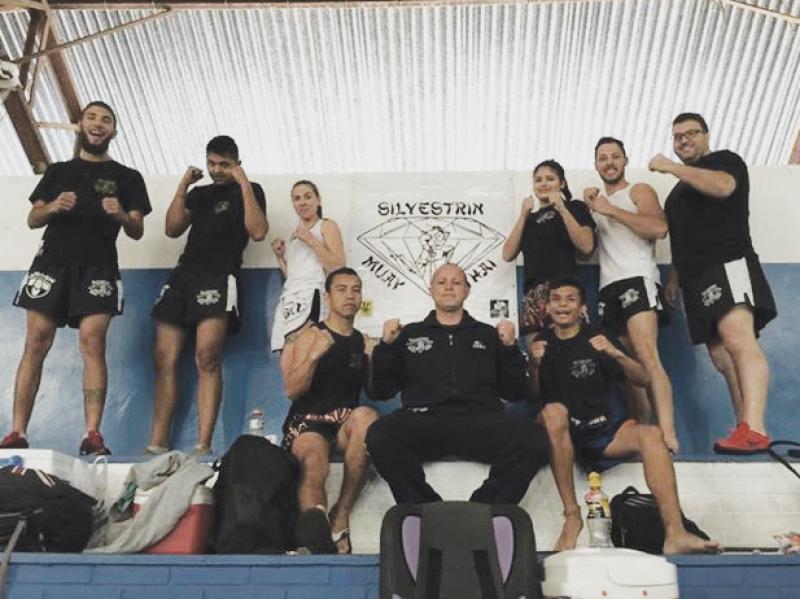 Títulos de campeão e vice no Muay Thai para Campo Largo