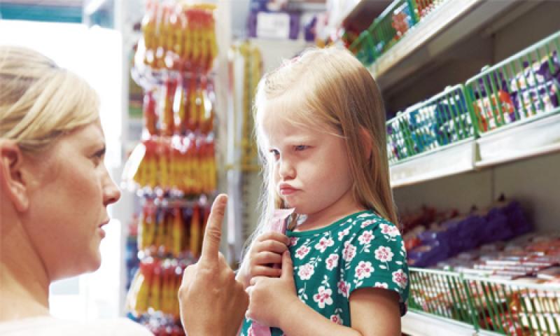 Pais que dizem não aos seus filhos criam adultos mais fortes