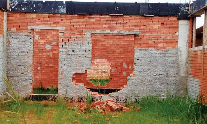 Obras paradas em creche do Jardim Meliane está preocupando os pais