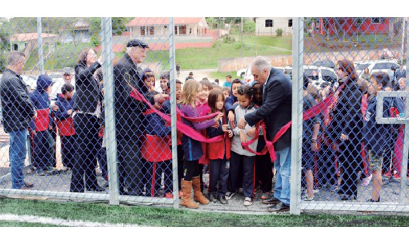 Inaugurada com festa das crianças da Escola Padre Natal Pigatto, a Miniarena do Ferraria