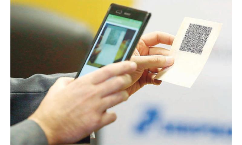 Carteira de habilitação digital está disponível gratuitamente aos paranaenses