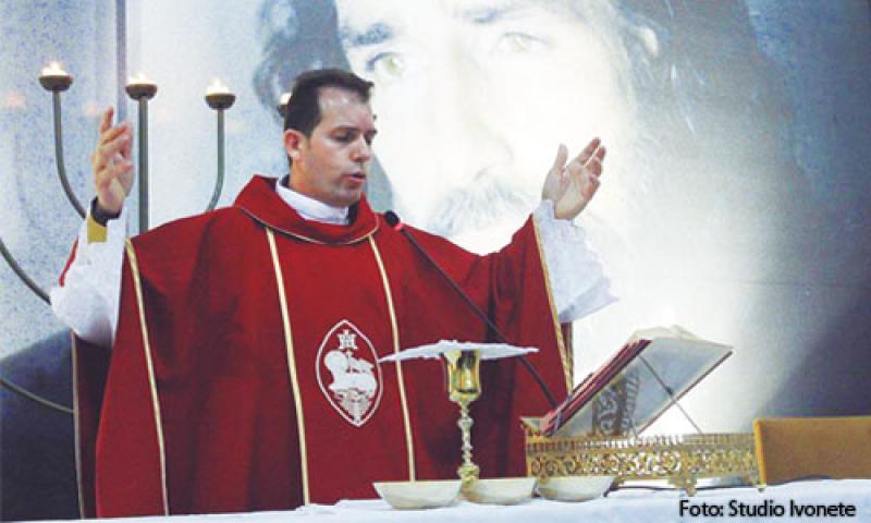 Padre Chiquito realiza missa de posse da Igreja Nossa Senhora da Piedade nesta quinta-feira