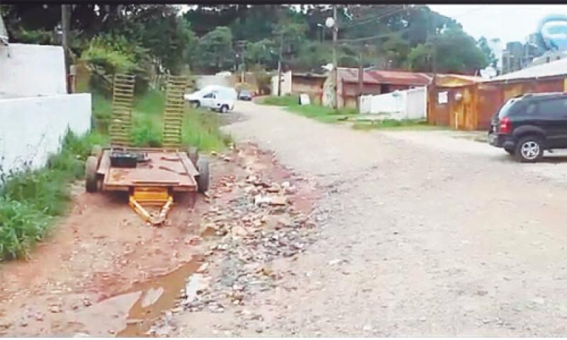 Moradores do Ferraria esperam há 18 anos por asfalto e fazem protesto