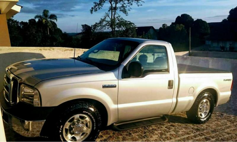 Caminhonete roubada na BR-277 por homens armados