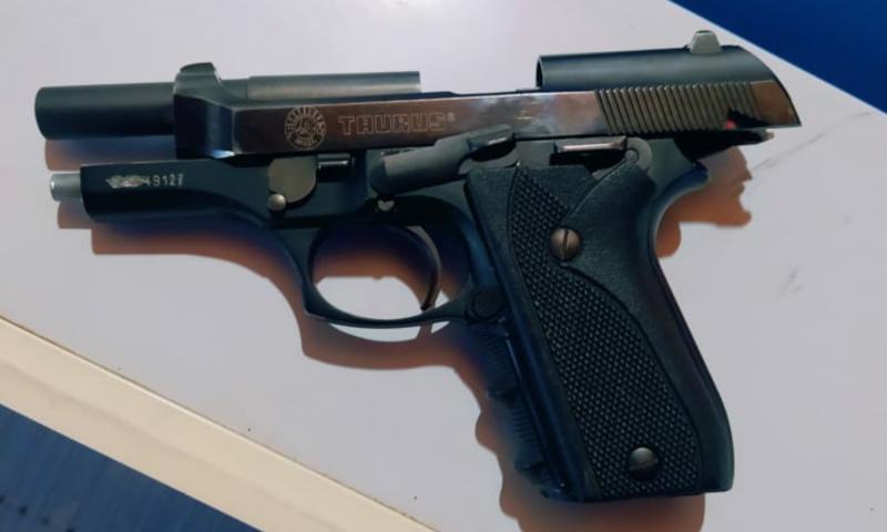 Em abordagem de som alto a PM prende homem com Pistola e munições