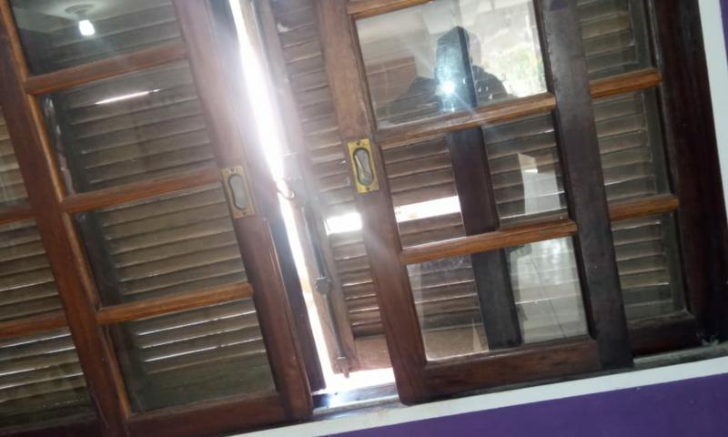 Moradores voltam do trabalho e encontram residência arrombada no Três Rios
