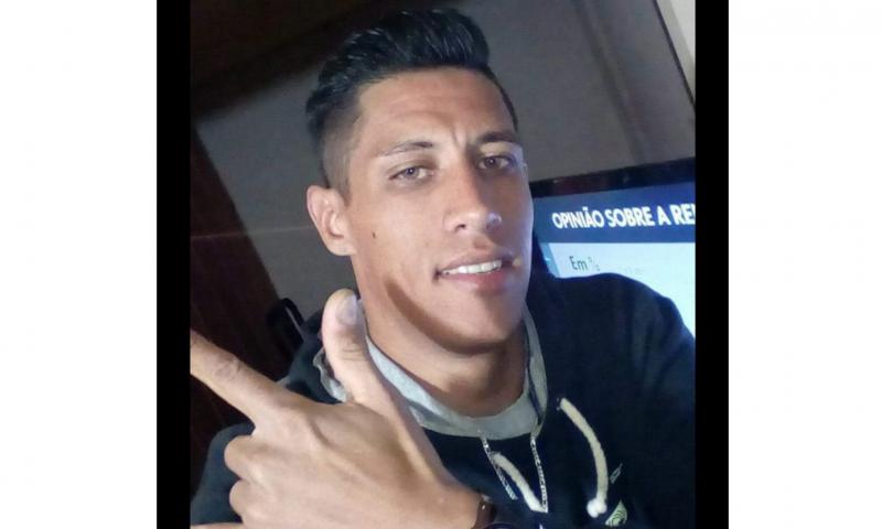 Homem baleado na frente da namorada no Três Rios morre no hospital