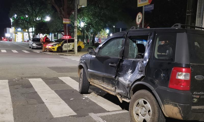 Acidente entre carro e caminhão na Marechal deixa um ferido