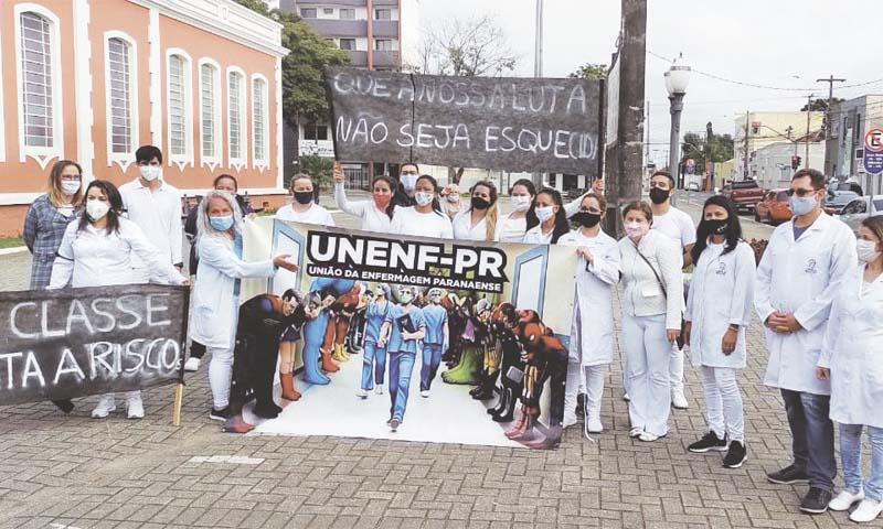 Profissionais de Enfermagem fazem carreata e pedem reajuste salarial