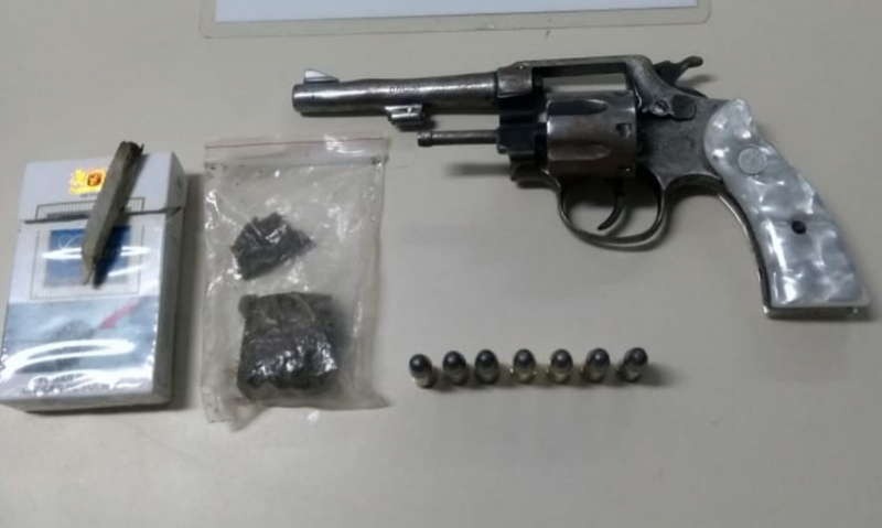 Operações da PM apreende droga e arma com indivíduo em São Luiz do Purunã