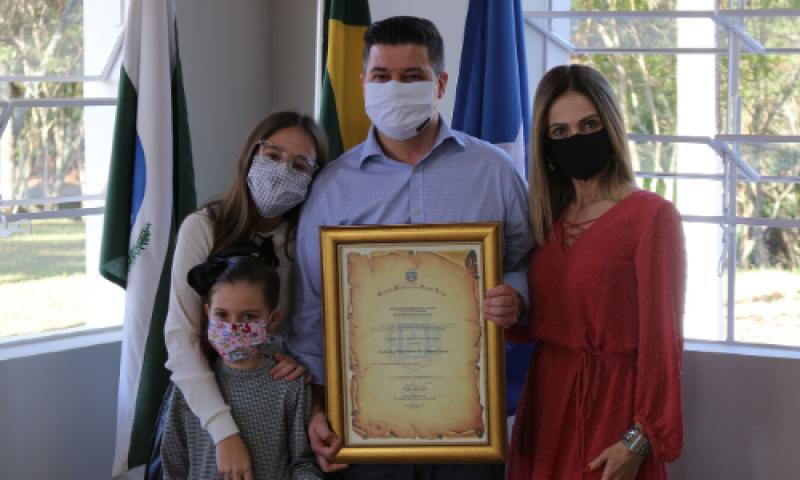 Com covid-19, médico é internado em UTI que ele mesmo lutou para criar