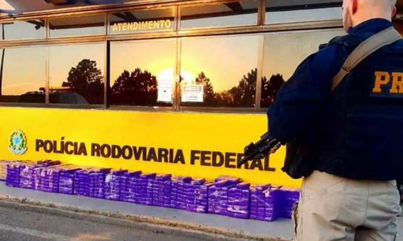 PRF prende dois indivíduos com mais de 600 quilos de maconha em Balsa Nova