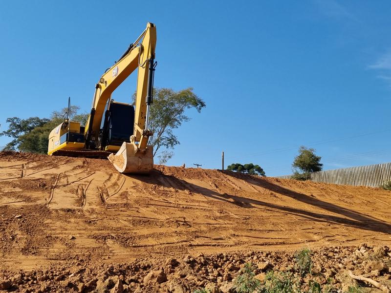 Terraplanagem precisa ser bem executada com profissionais experientes e com máquinas precisas