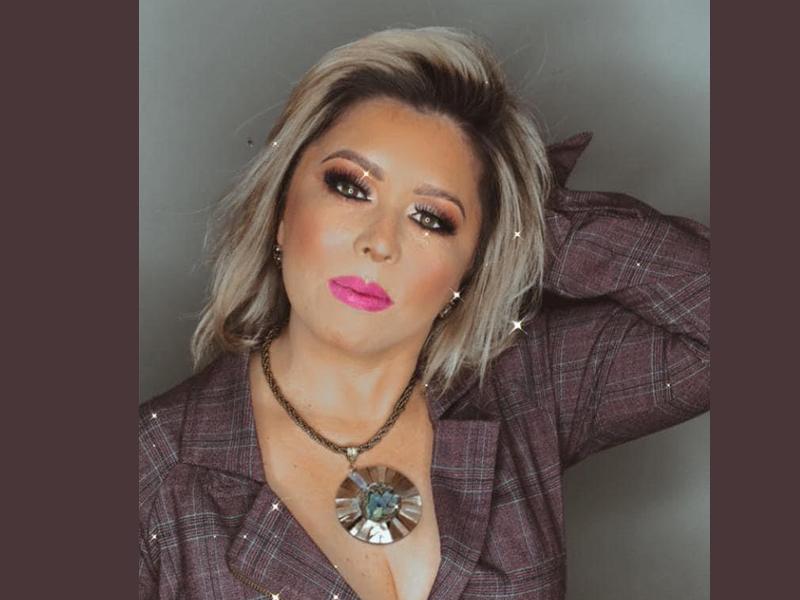 Adriana Araújo estreia programa na RedeTV