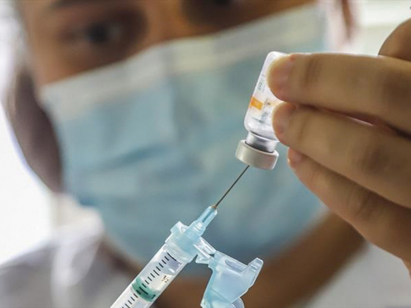 Vacinação é a saída para combater a  pandemia de Covid-19, alerta médico