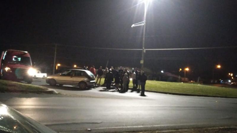 Motociclista fica ferido em colisão na rotatória da PR-423 no Itaqui