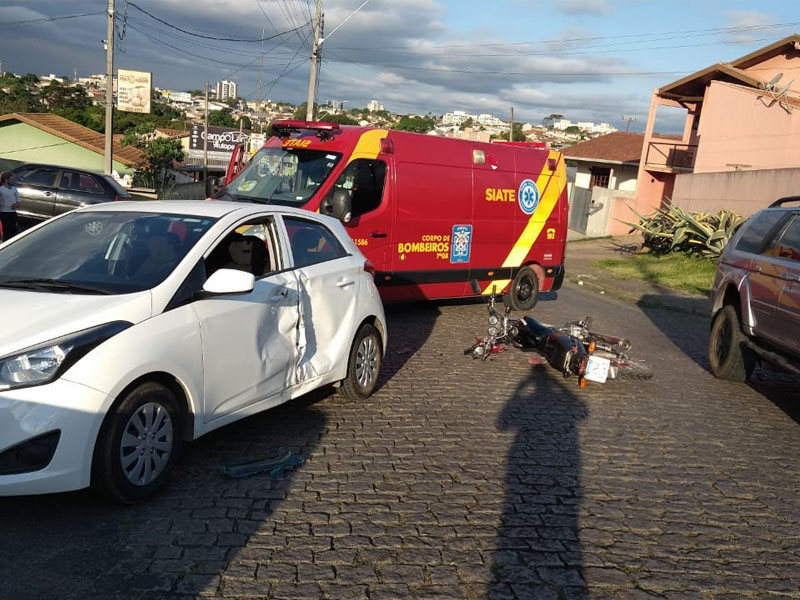 Jovem motociclista socorrido pelo SIATE após colisão no centro da cidade