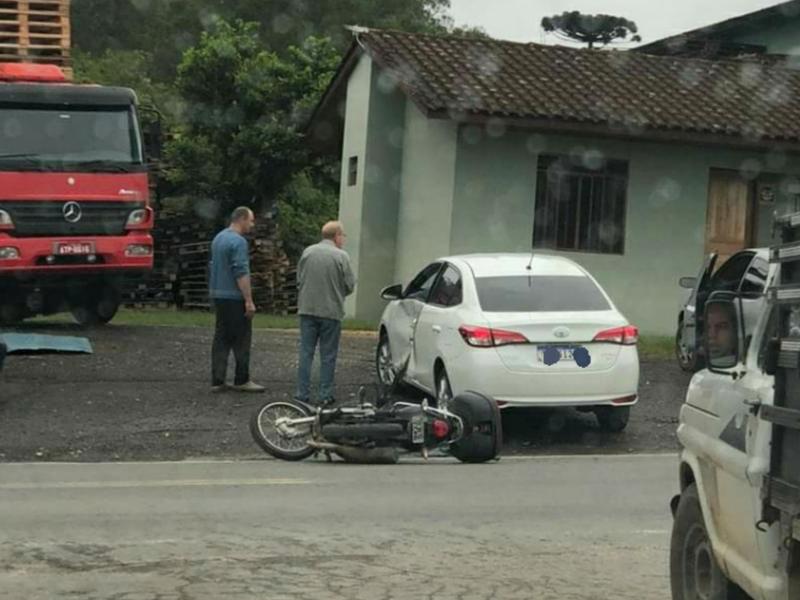 Motociclista socorrido pelo SAMU em Bateias