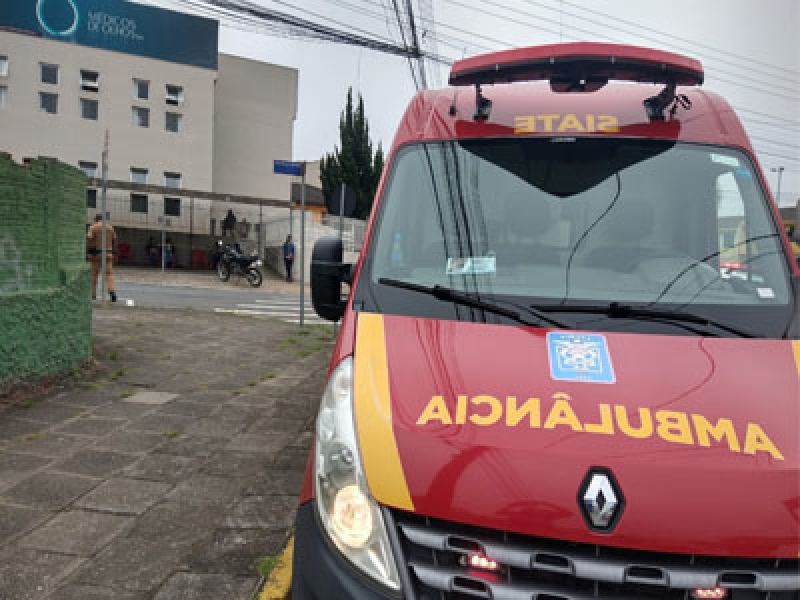 Motociclista ferido em colisão nas proximidades da Pista de Skate