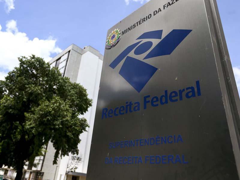 Receita paga hoje restituições de lote residual do IRPF de novembro