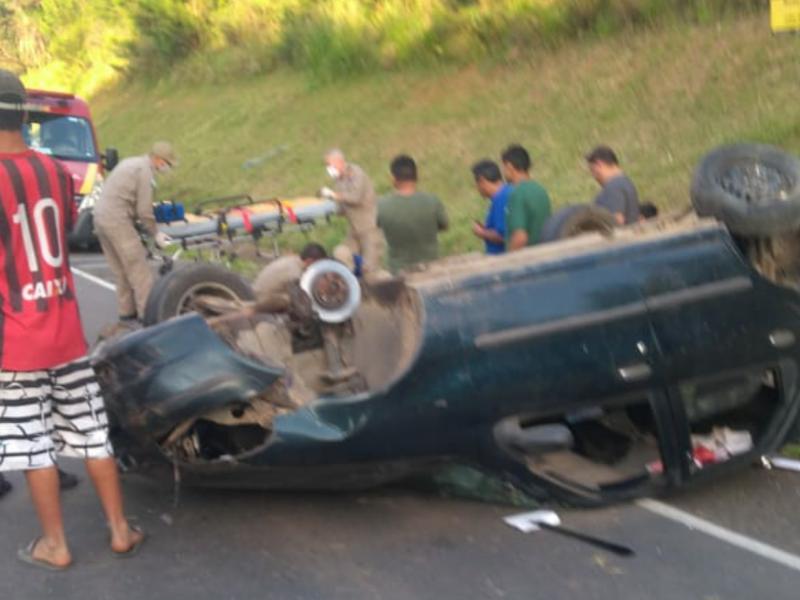 Duas mulheres feridas e uma criança morre em capotamento na PR 423