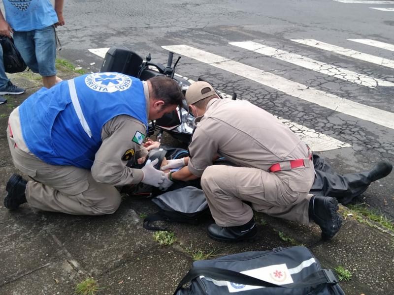 Socorristas do SIATE atendem dois acidentes com motociclistas feridos