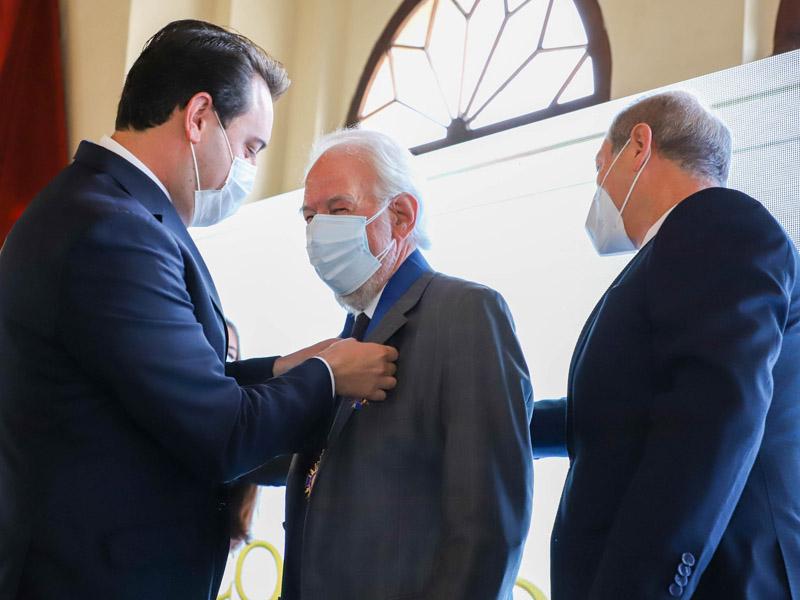 Darci Piana recebe a Comenda Barão do Serro Azul, da Associação Comercial do Paraná