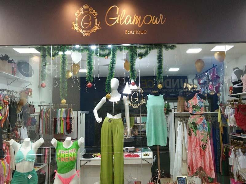 Roupas modernas, lingerie e acessórios na Glamour Boutique