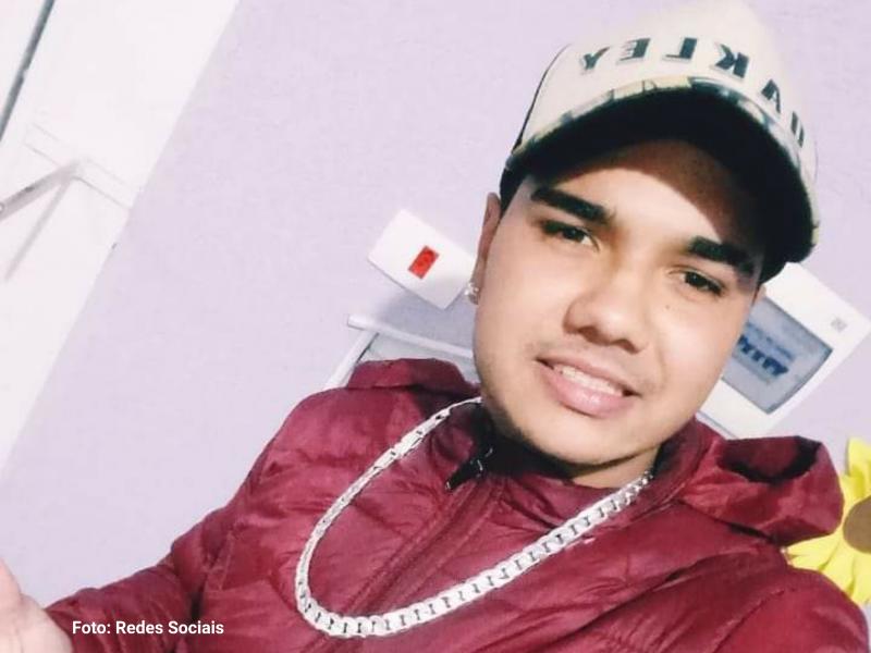 Atiradores entram pelos fundos e executam rapaz que estava dormindo no Aparecida