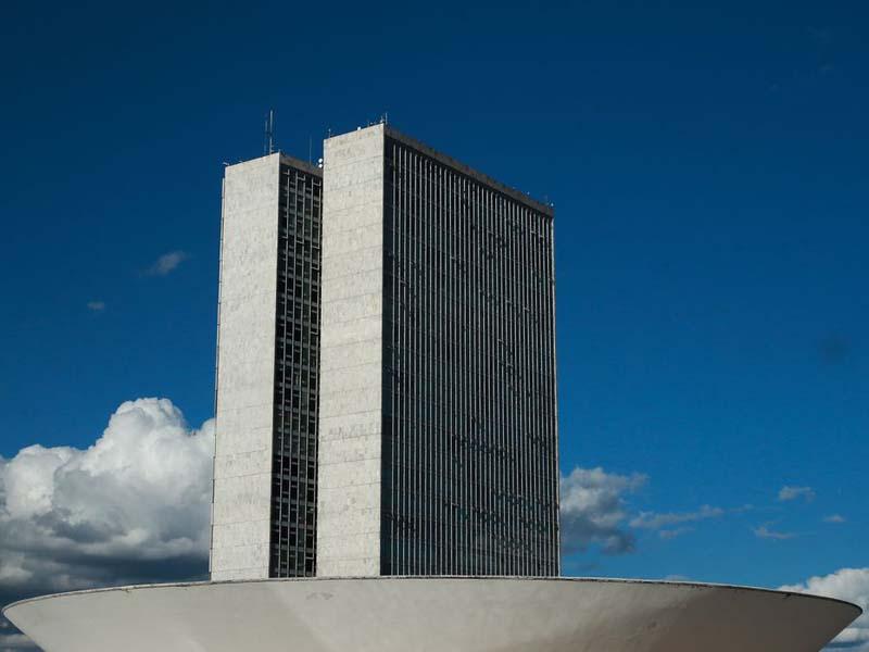 Política Câmara aprova emendas do Senado à MP que cria programa de crédito