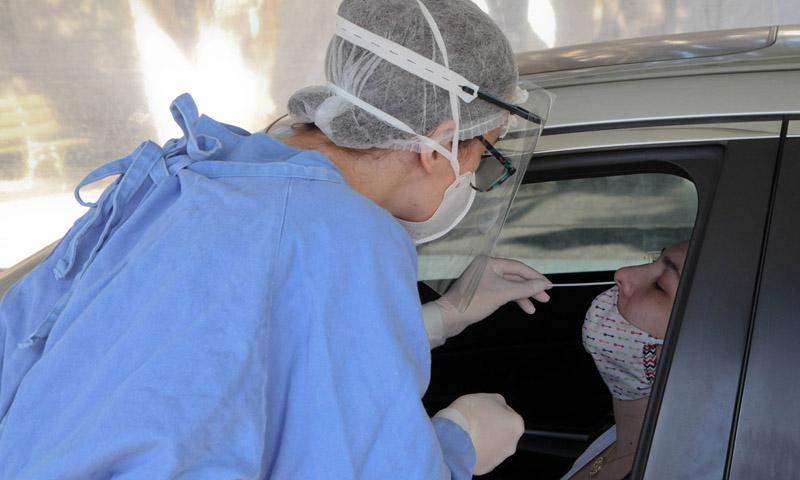 Casos de Covid-19 ainda estão altos, mas medidas restritivas ajudaram a desacelerar indicadores