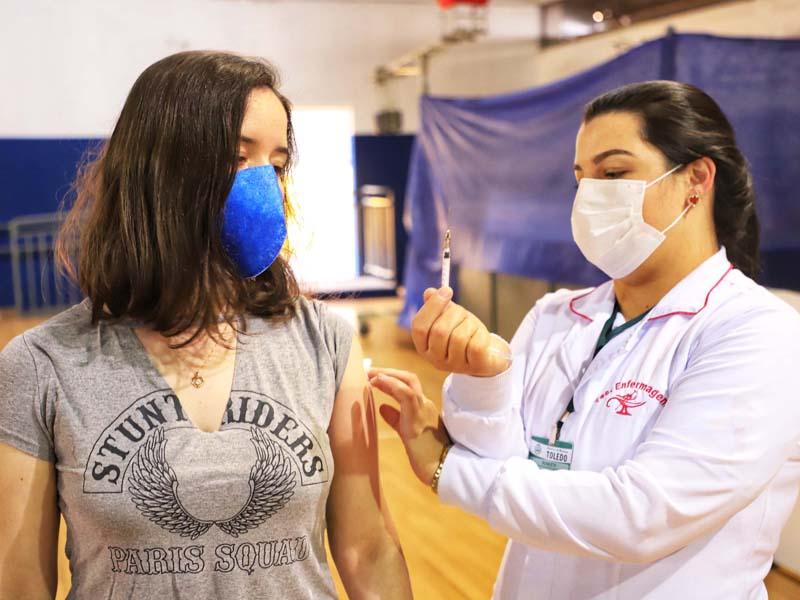 Paraná ultrapassa 80% da população adulta completamente vacinada contra a Covid-19
