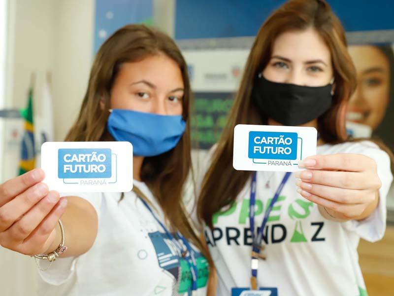 Governador sanciona lei que amplia para 21 anos a idade para participar do Cartão Futuro 