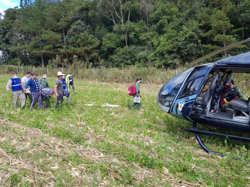 Ciclista é socorrido pelas equipes do Siate e BPMOA após queda na região do Taquaral