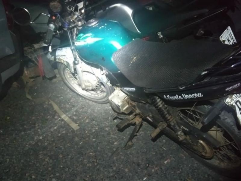 Indivíduo com moto pinada foge da PM e acaba detido após queda