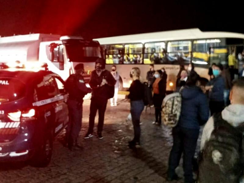Passageiros são surpreendidos por marginais que fazem arrastão no Ligeirinho