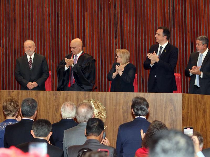 Lula defende democracia em discurso após diplomação