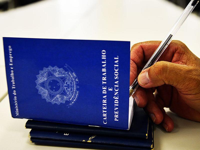 Desemprego cai para 8,7% no terceiro trimestre, revela IBGE