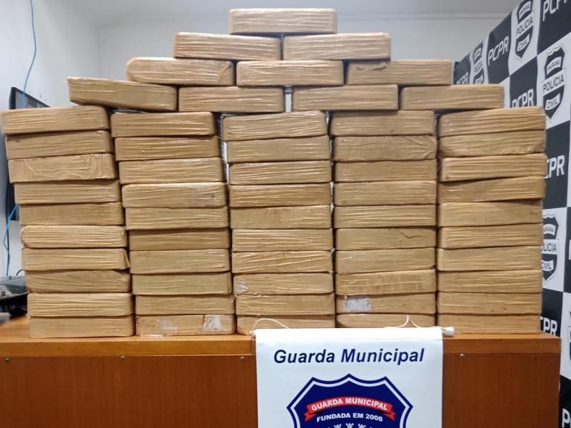 60 kg pasta base para crack são apreendidos com motociclista pela Guarda Municipal